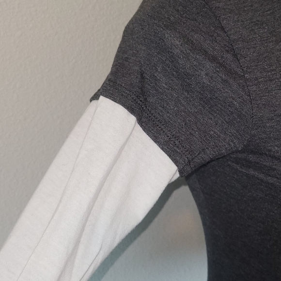 Juniors Hello Kitty Long Sleeved Tee - Med - Picture 5 of 10